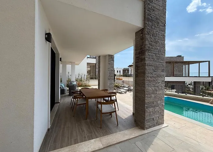 Turquoise Poolside Thymus 34-1 Dhërmi