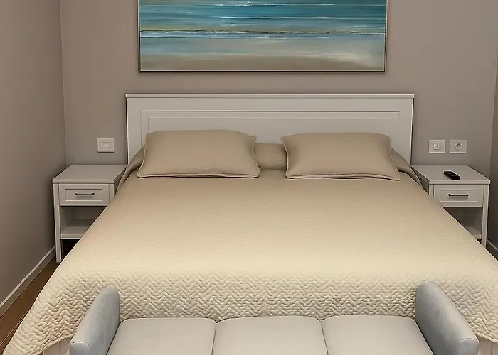 Turquoise Poolside Thymus 34-1 Apartment