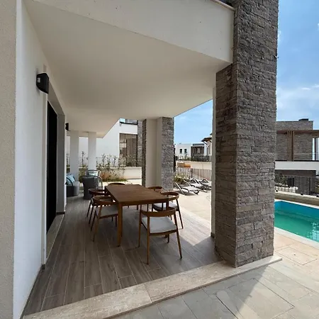 Turquoise Poolside Thymus 34-1 Dhermi